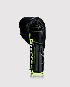 Gants de boxe de qualité supérieure personnalisés noirs et dorés en cuir de vachette, gants de sparring professionnels pour l'entraînement - Product Image 3