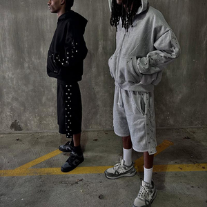 Ensemble de survêtements en coton épais personnalisés pour hommes, en molleton bouclette, délavé à l'acide, comprenant un sweat à capuche court zippé et un short de survêtement - Product Image 1