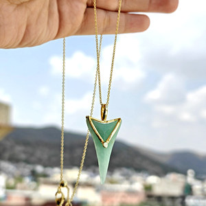 Collar al por mayor de joyería con colgante de piedra natural amazonita, apatita y jade en forma de punta de flecha, chapado en oro de 18k, collar geométrico de latón. - Product Image 6