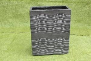 Pot de fleurs en FRP sculpté à la main, design classique carré ondulé, léger, incassable, pour usage extérieur/intérieur - Product Image 5