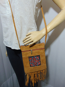 Bolso bandolera de cuero bordado estilo bohemio para mujer, bolso moderno para móvil con bordado hecho a mano para un estilo universitario. - Product Image 5