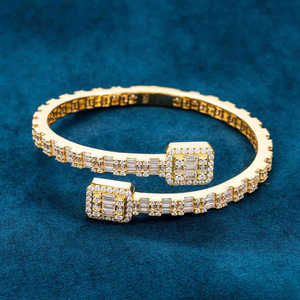 Bracelet jonc de luxe plaqué or avec moissanite taille baguette pour homme, élégant, ouvert, bijou statement, cadeau de fête - Product Image 2