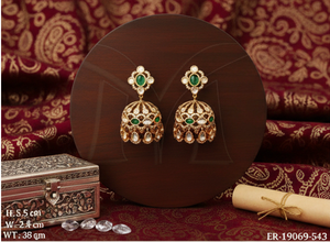 Pendientes Festivos con Acabado Antiguo para la Recepción de Haldi y Mehendi, Pendientes Elegantes para Bodas con un Look de Novia Impresionante - Product Image 4