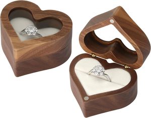 Boîte de présentation pour bagues en bois avec couvercle transparent, à 1 ou 2 emplacements, boîte à bijoux en bois personnalisée en forme de cœur - Product Image 1
