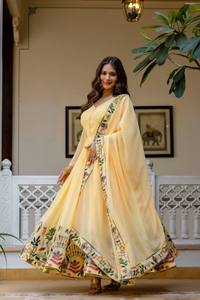 Vestido Clásico de Línea A con Bordado Intenso, Cintura Natural y Borlas para Bodas y Fiestas, con Dupatta de Perlas Moti - Product Image 4
