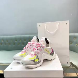 รองเท้าดีไซเนอร์สุดหรูสำหรับผู้ชายและผู้หญิง คุณภาพสูง แบรนด์ดัง สไตล์รองเท้าเดินเล่น รองเท้าผ้าใบคุณภาพสูง ของแท้ แบรนด์หรู - Product Image 2