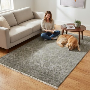 Alfombra Moderna con Diseño Geométrico de Diamantes, Color Verde Salvia y Gris Pizarra, con Acabado Desgastado y Brillo de Seda, de Pelo Corto y con Flecos - Product Image 1