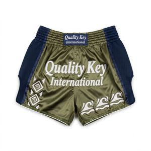 Shorts de Muay Thai pour hommes Quality Key International en satin rouge avec taille élastique et côtés en mesh respirant - Product Image 4