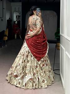 Lehenga en soie Vichitra jaune moutarde Vasa avec broderie de paillettes - Product Image 5