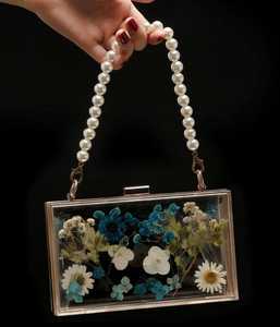 Bolso de Mano de Resina Floral: Flor de Verano con Asa de Perlas, Bolso de Boda Personalizado - Product Image 2