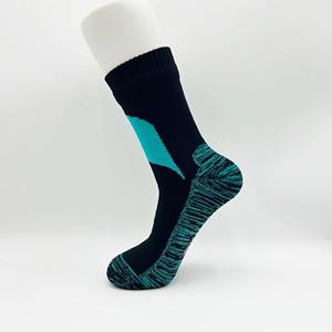 Chaussettes épaisses imperméables en coton 100% personnalisées pour enfants, pour une utilisation en extérieur et par temps humide, sans couture, pour la randonnée, la pêche, la protection quotidienne - Product Image 4