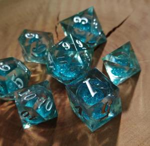 ชุดลูกเต๋าเรซิ่นเกรดพรีเมียม บรรจุภัณฑ์หรูหรา ลูกเต๋าเรซิ่นทรงหลายเหลี่ยม สำหรับเกมกระดานมืออาชีพ ขายส่งอุปกรณ์เกม - Product Image 5