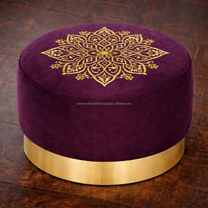 Pouf ottoman en velours marocain, motif marocain brodé, avec base en métal doré - Product Image 1