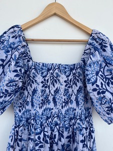 Robe longue en coton pur à fleurs blanches et bleues, tenue d'été pour femmes, manches courtes, tenue de vacances pour femmes, robe longue bohème, vente en gros - Product Image 2