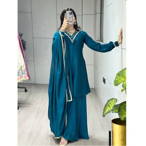 Ensemble Kurti et Palazzo brodés de qualité supérieure avec dupatta assorti, tenue traditionnelle indienne pour femmes, disponible à la vente - Product Image 1