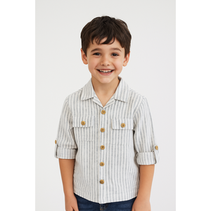Chemise rayée blanche et grise en mélange de lin pour garçons, confortable et élégante - Product Image 1
