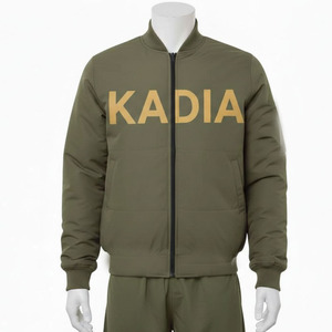 เสื้อแจ็คเก็ตพัฟเฟอร์ผู้ชายสีเขียวมะกอกพร้อมโลโก้แบบกำหนดเอง เสื้อโค้ทบุใยอุ่นสำหรับฤดูหนาว กันลม สีพื้น - Product Image 5