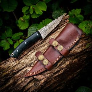 Cuchillo de Caza de Acero de Damasco Hecho a Mano, Hoja Fija de Alta Durabilidad, Grado Industrial, para Uso en Exteriores, Mango de Micarta OEM, Funda de Cuero - Product Image 1