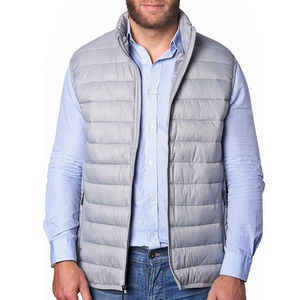 Gilet matelassé sans manches à capuche pour l'hiver, en toile enduite imperméable et respirante, écologique, avec fermeture à bouton unique et effet bulles. - Product Image 3