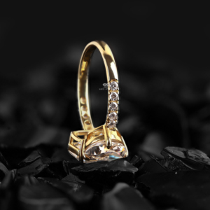 Bague Toi et Moi en Or 14K avec Diamant Taille Ovale et Émeraude, Bague de Fiançailles à Deux Pierres, Bijoux de Mariage Minimalistes, Fabricants Grossistes - Product Image 3