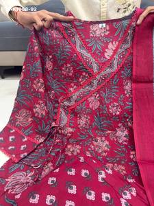 Ensemble Kurti-Pant Anarkali et Dupatta en coton Jaipuri imprimé et orné de travail Katha, au meilleur prix de gros - Product Image 5
