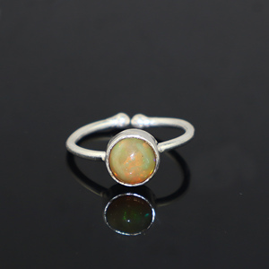 Anillo ajustable chapado en plata de ley 925 con ópalo etíope natural de diseño clásico y forma redonda, joyería para mujeres y niñas. - Product Image 1