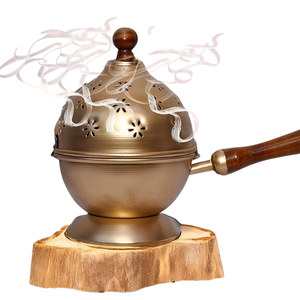 Brûleur d'encens artisanal en laiton pur avec couvercle en croix, style byzantin traditionnel, pour la liturgie religieuse et la maison, finition or antique gravée, idéal pour hôtel - Product Image 6