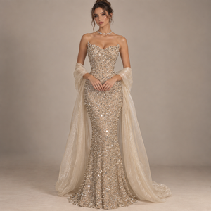 Robe de soirée sirène en satin à sequins sans bretelles, longueur ras du sol, ornée, avec cape en tulle pour soirée - Product Image 1