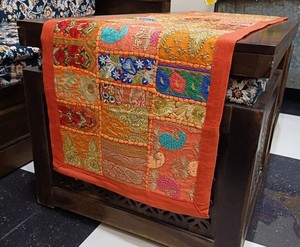 Décoration murale en coton indien faite à la main, patchwork brodé, chemin de table - Product Image 2