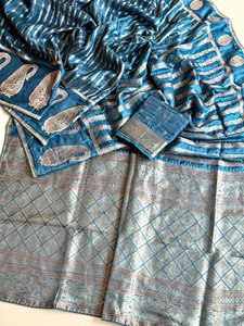 Sari en Soie Satinée Douce Royal Threads Golden Heritage – Luxe, Élégance Intemporelle, Idéal Mariage et Fêtes, Infroissable et Séchage Rapide - Product Image 2