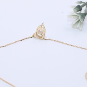 Collier Pendentif Solitaire en Or Jaune Massif de Luxe, Coupe Poire, Ornement de Laboratoire, Chaîne Câble Flottante Minimaliste, Bijoux Fins Personnalisés pour Mariage - Product Image 5