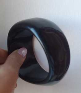 Brazalete de Resina Negra Hecho a Mano, Ancho y Grueso, con Cúpula Convexa, de Resina Sólida Lisa, Estilo Obsidiana, Joyería de Diseño - Product Image 2