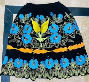 Jupe longue personnalisée OEM à imprimé floral traditionnel de Micronésie, robe hawaïenne, jupe brodée mexicaine et micronésienne, style rétro étranger - Product Image 4