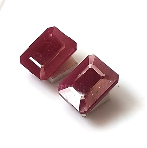 Conjunto de 2 Piezas de Rubí Africano Natural de 13.70 Quilates, Corindón, Corte Esmeralda, Facetado - Product Image 2