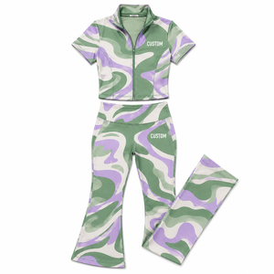 Ensemble de yoga imprimé personnalisé pour femme avec logo, haut court zippé à manches courtes et leggings évasés, ensemble de survêtement respirant 2 pièces pour la gym - Product Image 2