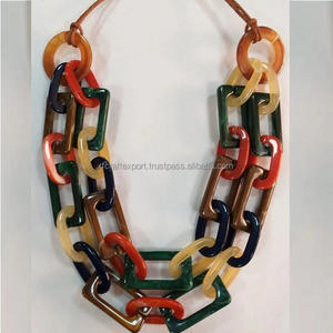 Collar de accesorios de tornillo multicolor con cuentas de resina de la mejor calidad para niñas y mujeres de la India de RF Crafts - Product Image 4