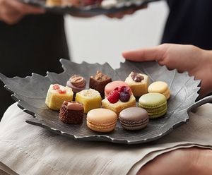 Elegant Leaf Shape Food Serving Platter For Wedding Hotel Restaurant Home Stylish Tabletop Accent - Product Image 3