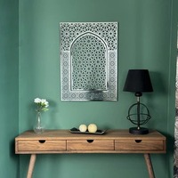 Décoration murale islamique dorée, design dôme Mihrab, pour boutique islamique ou centre culturel, présentation décorative.