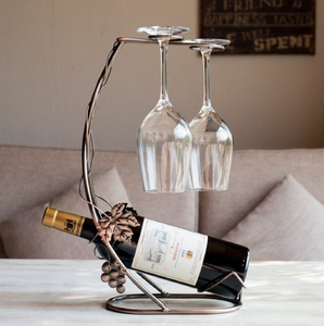 Divertido carrito de granjero con soporte para botellas de vino, sombrero de paja rústico y ruedas, disponible a precios de mayorista. - Product Image 4