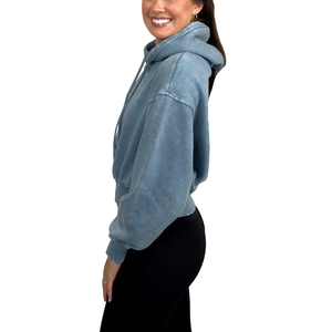 เสื้อฮู้ดดี้ผู้หญิงทรงปกติแบบสั่งทำพิเศษรุ่นใหม่ล่าสุด ล้างสีแบบแอซิด โลโก้ด้านหน้า ผ้าฝ้าย 100% แห้งเร็ว MOQ ต่ำ รับออกแบบตามสั่ง - Product Image 3