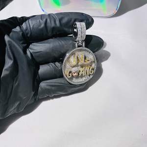 Hip Hop coupe ronde Moissanite diamant pendentif fait à la main breloque lettre diamant pendentif fabricant bijoux fins - Product Image 1