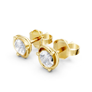 Boucles d'oreilles clous classiques Aarunya en or jaune 9K avec diamants ronds taille brillant CVD couleur blanche E, bijoux tendance pour femme - Product Image 2