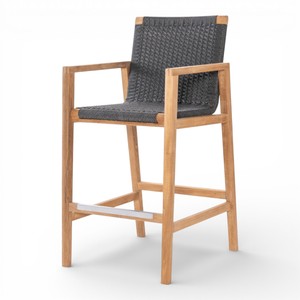 Tabourets de bar de luxe en teck massif résistant aux intempéries, avec assise en rotin synthétique tressé, pour hôtels, terrasses et espaces extérieurs. - Product Image 1
