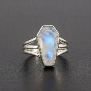 Anillo de plata de ley 925 con piedra lunar en forma de ataúd, joyería gótica hecha a mano para mujer, regalo - Product Image 1