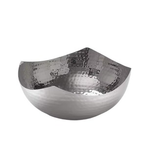 Bol à fruits en métal le plus vendu avec base en forme de bois de cerf, conteneur de rangement pour salon, cuisine et salle à manger, disponible à la vente - Product Image 1