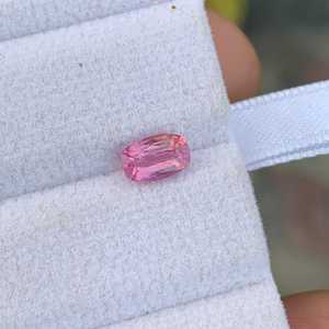 พลอยบลูโทแพซธรรมชาติทรงคุชชั่นสำหรับทำเครื่องประดับ Zubeda Gems พร้อมใบรับรองจากผู้เชี่ยวชาญ  มีเอฟเฟกต์ตาแมว ฟรีค่าประเมินจากบุคคลที่สาม - Product Image 1