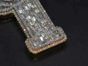 Colgante Letra Y Chapado en Oro con Incrustaciones de Diamantes Baguette, Collar con Inicial, Amuleto Hecho a Mano, Regalo de Joyería para Hombres, Mujeres, Unisex - Product Image 4