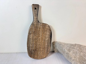 Grande planche à découper en bois artisanale avec rainure pour recueillir les liquides lors de la découpe des fruits ou de la cuisson de la viande - Product Image 6