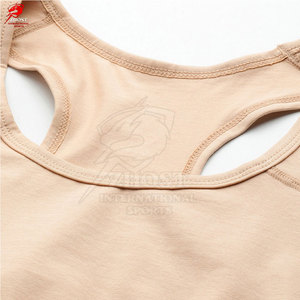 Sujetador deportivo minimalista de tono sólido para práctica profesional en Dojo, equipo de yoga de calidad con construcción sin costuras - Product Image 6