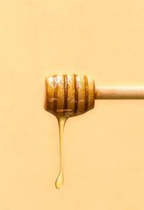 Cuchara y espumadera de miel de madera ecológicas, plateadas con acabado espejo, diseño clásico, capacidad personalizada, hechas en Uttar Pradesh - Product Image 2